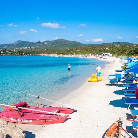 펜션 Domus Eleonora A Due Passi Dal Mare 골푸아랑시