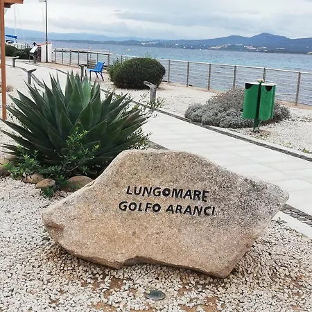 Domus Eleonora A Due Passi Dal Mare 度假居 *