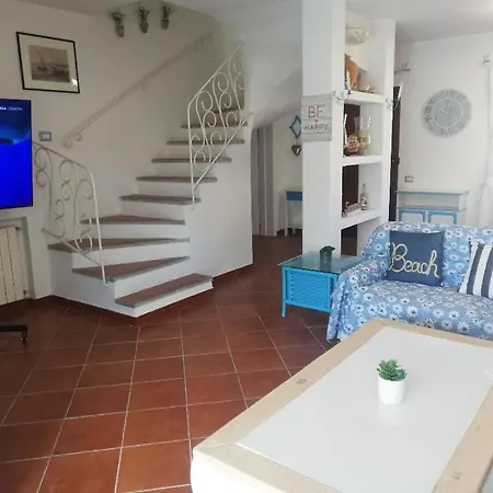 Domus Eleonora A Due Passi Dal Mare 골푸아랑시